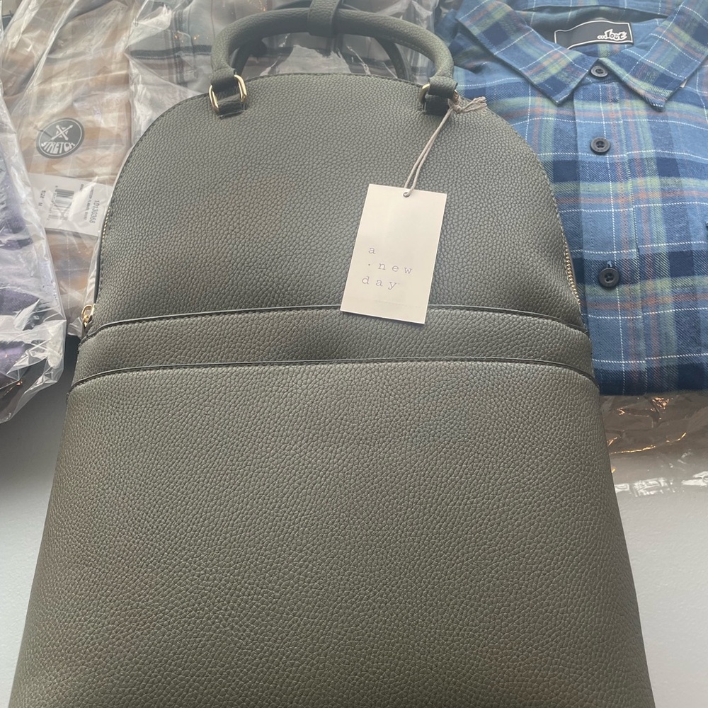 Backpack - Picture 2 of 5
